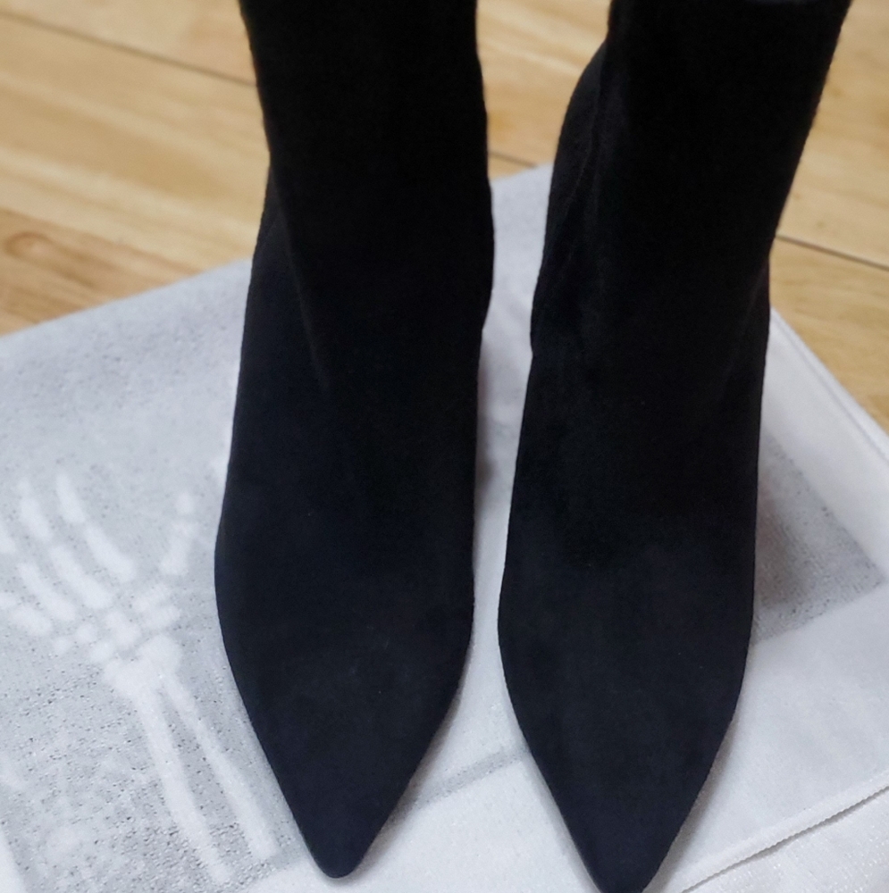 Nine West ankle suede boots size 8.5